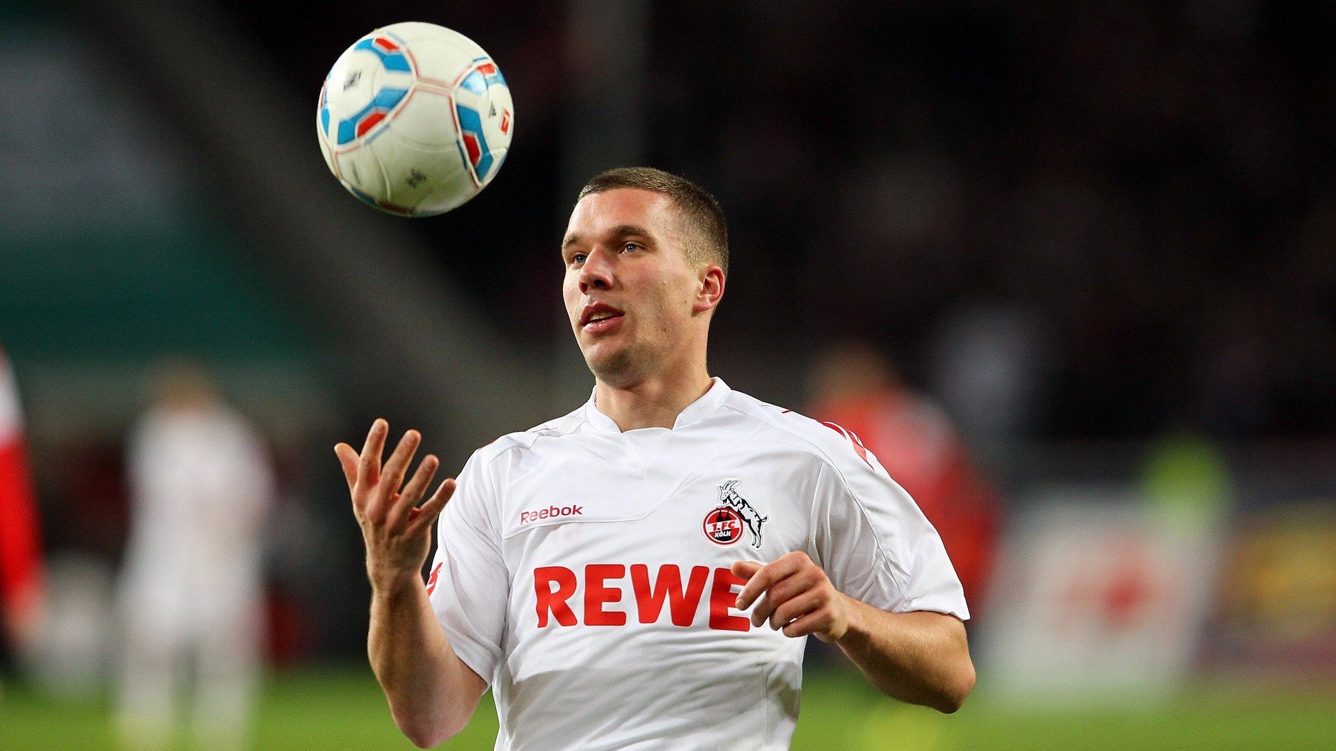 爱游戏内容中心-“直线飞冲：瞬间点燃全场的极速冲刺”，直线冲击